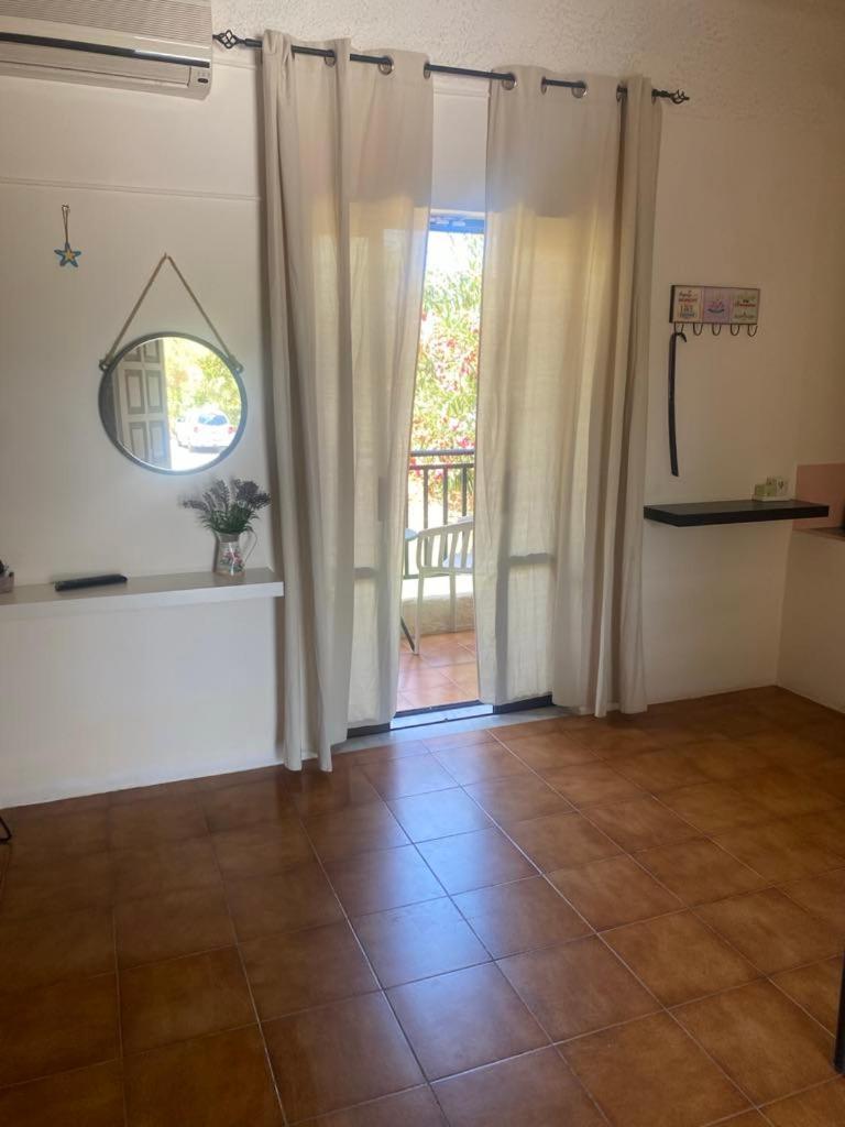 Andy'S Gardens Apartment Gerani  Bagian luar foto